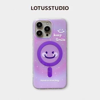 紫色可愛能量笑臉磁吸手機殼適用於蘋果15pro max防摔殼全包軟殼iphone14系列個性高階感小眾款原創13保護套