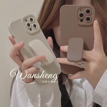 玩勝 簡約奶茶色按壓支架iphone14promax蘋果12手機殼11新款13/14Pro女xr/xs純色7p/8plus矽膠創意情侶防摔套