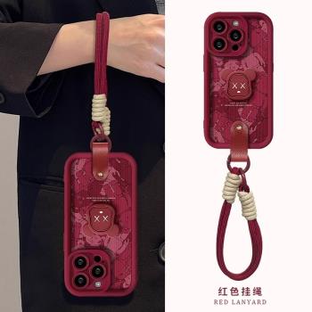 適用蘋果16手機殼新女款iPhone15promax暴力熊支架掛繩14plus磨砂小羊皮13高階感14pro秋冬11矽膠全包12防摔