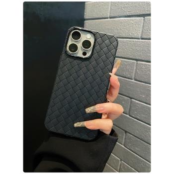 簡約編織經典黑適用於蘋果15promax防摔手機殼iPhone14/16plus透氣13散熱12/11矽膠全包男女pro高階感防摔
