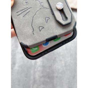 卡通龍貓適用iPhone13手機殼11ProMax保護殼蘋果12小眾14防摔套plus小羊皮por萌寵可愛史努比手腕帶支架軟16P