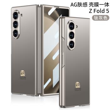 高品質背貼水舞保護貼，專為三星 Galaxy Z Fold 4 5G 設計，提供滿版螢幕保護，厚度僅 0.15~0.2mm，輕薄不影響操作。內含大螢膜PRO保護貼、擦拭布、酒精棉片、貼合治具、除塵貼、使用說明書及貼合神器，輕鬆DIY保護手機螢幕。