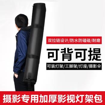 神牛內建獨立隔層可裝3支燈架包