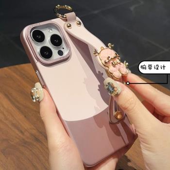 適用蘋果15/14新款iPhone15Promax手機殼帶支架腕帶女款15pro新品13男高級感pm高階plus全包防摔2024網紅爆款