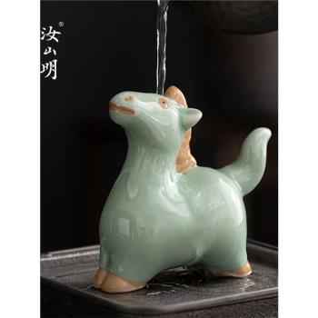 汝山明汝瓷綠馬茶寵擺件生肖馬到成功仿古釉茶寵開片可養汝瓷品茗
