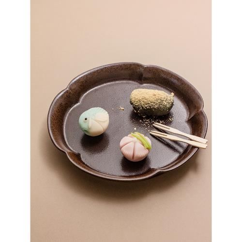 目外復古粗陶餐具不規則花瓣盤8.5英寸陶瓷盤家用菜盤子創意茶盤