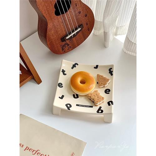 北歐創意英文字母水果托盤帶腳桌面零食化妝品整理收納盤