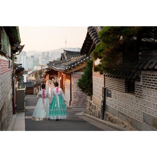 旅展優惠｜室內探險～樂天世界．江華聖堂．偽網美逛韓屋．朝陽紡織咖啡廳．松月洞童話村．好客空間．品味道地料理五日｜高雄來回-25JK501TTE