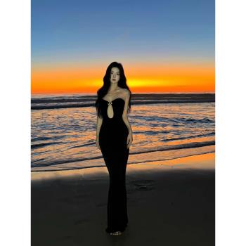 純欲辣妹黑色抹胸鏤空設計感修身包臀連衣裙女夏海邊性感拍照長裙
