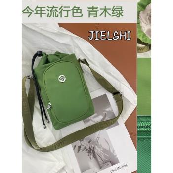 新款斜挎包多功能手機包防水休閑單肩包運動健身尼龍布女包水杯包
