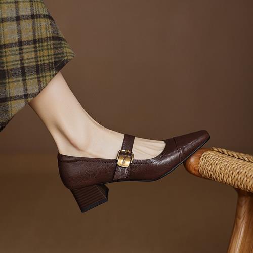 法式復古棕色小皮鞋女真皮粗跟淺口單鞋一字扣帶瑪麗珍鞋大碼4142