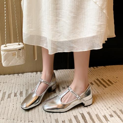 圓頭粗跟TPR(牛筋）膠粘工藝頭層豬皮淺口單鞋