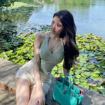 (免運)花珊珊辣妹上衣夏V領露背修身無袖交叉鏤空純欲風吊帶針織背心女