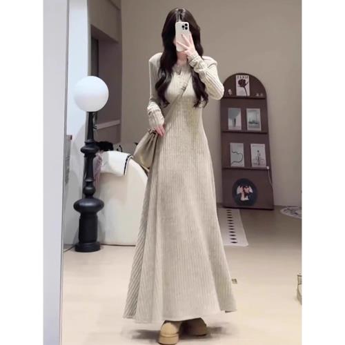 大碼加絨坑條針織內搭連衣裙女冬季2025新款高級感收腰長款裙子