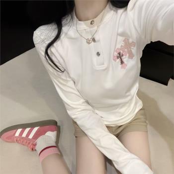 金屬十字架皮標撞色長袖T恤女秋季小眾設計感紐扣純欲顯瘦ins上衣
