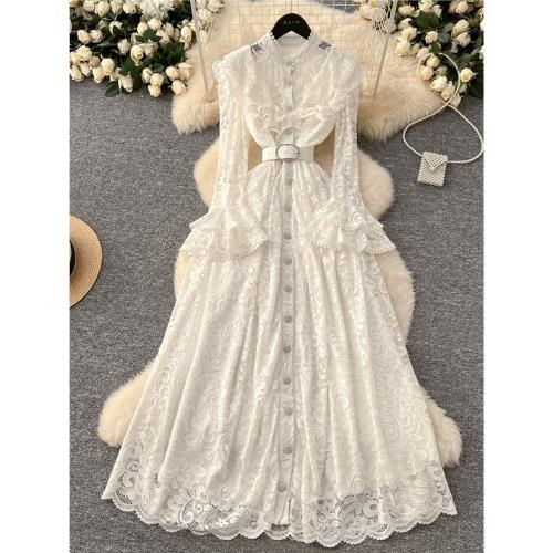 2025新款法式女裝連衣裙高級感木耳邊拼接單排扣收腰蕾絲刺繡長裙