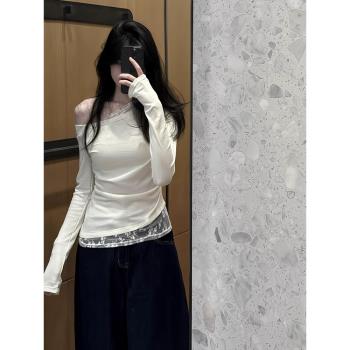 純欲白色蕾絲斜肩長袖t恤女春季新款內搭打底衫獨特別致辣妹上衣