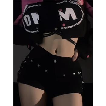 美式低腰y2k黑色牛仔超短褲女夏季緊身顯瘦百搭鉚釘新款辣妹熱褲