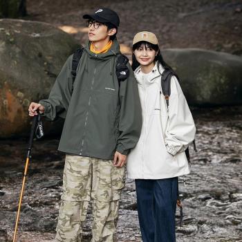 軍綠色美式機能沖鋒衣外套男戶外防風防水情侶連帽登山服日系夾克