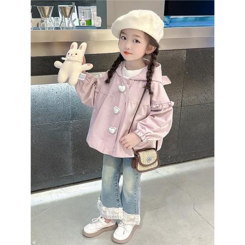 寶寶春裝外套愛心女童春秋款風衣小女孩洋氣2025新款兒童春季上衣