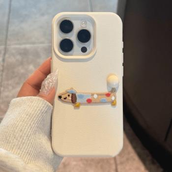 簡約可愛刺繡臘腸狗適用蘋果15promax手機殼情侶iPhone14新款16pro小眾11矽膠13女12高階感14pro全包防摔套男