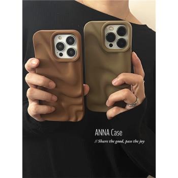 ANNACASE高階小眾焦糖冷咖色波浪紋適用iphone16promax蘋果15手機殼14新款12pro矽膠全包13Promax防摔保護套