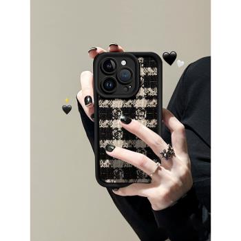 適用蘋果15手機殼新款高階iPhone13por網紅秋冬7/8plus的奢華全包14promax保護套矽膠12女防摔復古白編織格紋