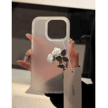 側邊枝葉白玫瑰適用蘋果14/15大孔磨砂手機殼12promax不撞殼iPhone11氛圍感13軟邊