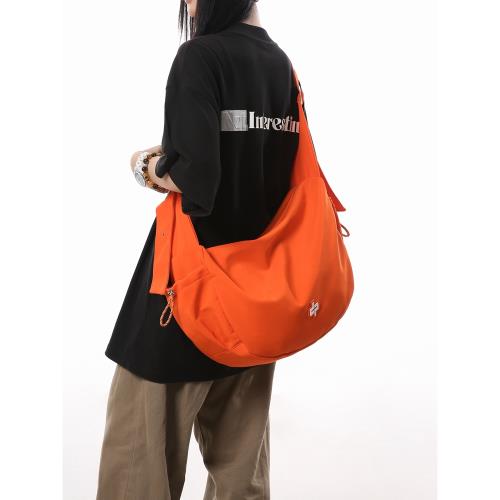 花兒與少年同款原創運動斜挎包男女旅行包單肩餃子包女大學生背包