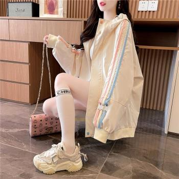 大碼女裝開衫風衣外套女2025年春秋新款爆款棒球服帶帽夾克沖鋒衣