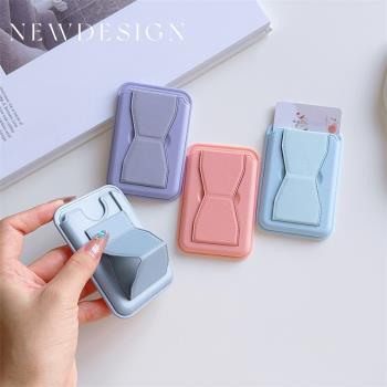 手機支架適用於MagSafe磁吸卡包折疊便攜無線充手機背貼支撐座創意皮革卡套多功能隱形懶人追劇桌面手機座
