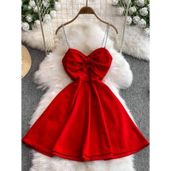 法式輕奢名媛小禮服女性感V領顯胸吊帶a字蓬蓬連衣裙高階感小洋裝