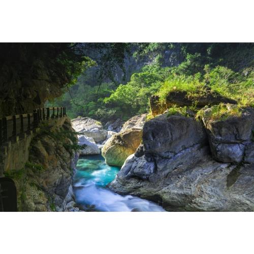 初夏環島·藍皮解憂|旅展優惠|縱谷星空x螢光饗宴·墾丁半潛艇x海景咖啡廳·賞雙花全程含餐·火車4日-25BFIRFLY