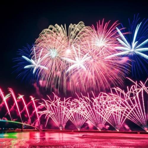 高雄出發~澎湖花火節、雄獅花火之夜、、南方四島東吉嶼．七美藍洞．北環島．五星飯店三日 25TI627HLB