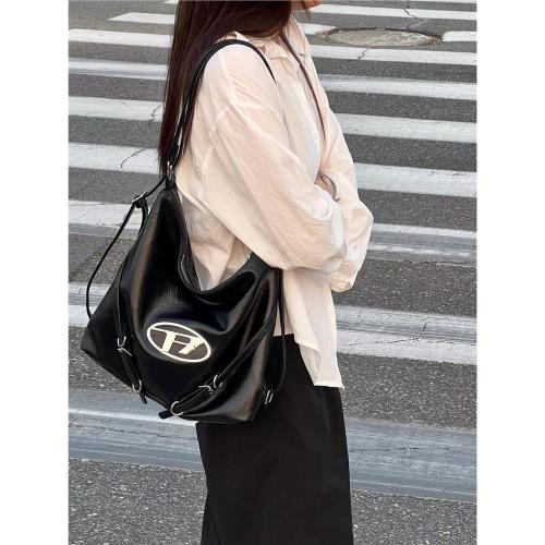 大容量通勤軟皮多用雙肩背包包女2024新款時尚單肩斜挎包百搭托特