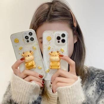 新年立體可愛元寶牛適用蘋果16 15promax新款手機殼iPhone14銅錢13 12pro軟殼滴膠金箔iPhone11 XR防摔保護套