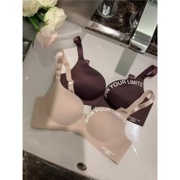 英倫字母一件代發一片式光面無痕小胸聚攏性感內衣女無鋼圈厚文胸