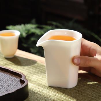 公道杯陶瓷德化羊脂玉白瓷茶海盛茶器家用公杯均杯功夫茶具分茶器