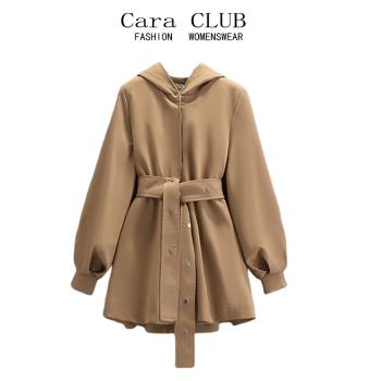 Cara CLUB大碼女裝早春季胖妹妹時尚氣質顯瘦連帽斗篷式風衣外套