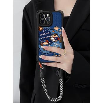 牛仔小新iPhone蘋果16手機殼15斜挎背帶掛繩13pro新款14plus斜跨promax四角防摔12可愛女11矽膠8保護套x適用7