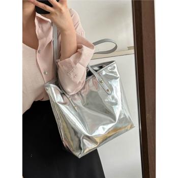 包包女亮面高級質感漆皮單肩包
