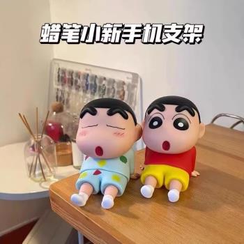 蠟筆小新手機支架手辦桌面新桌寵手機架通用桌面懶人模型公仔盲盒擺件玩偶系列禮物ipad平板支架桌面新桌寵