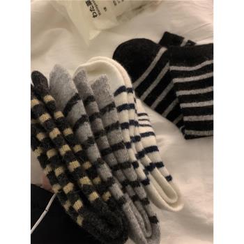 飛凡棉品毛絨襪子女春秋冬季ins潮條紋日系長襪加厚保暖中筒襪