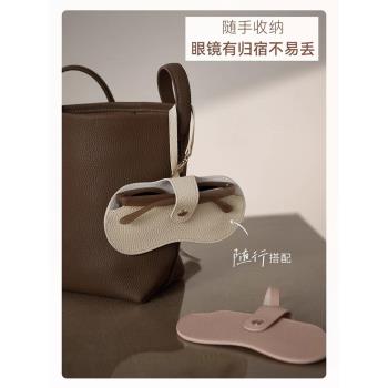 旅行包掛眼鏡墨鏡收納包便攜式太陽鏡保護套隨身包包掛件女高級感