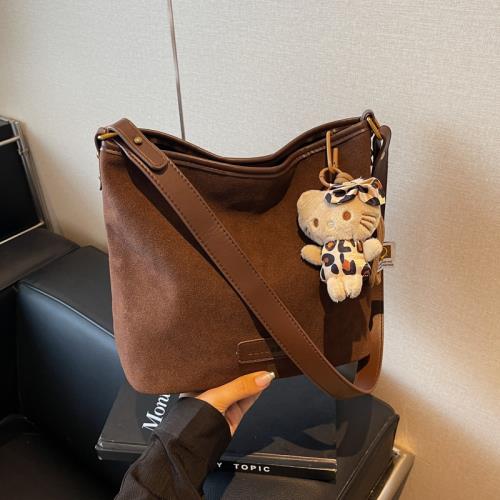 今年流行大容量通勤斜挎豹紋包女2025超火新款慵懶休閑單肩水桶包