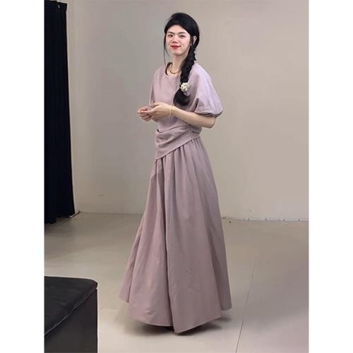 (免運)高級感小個子紫色連衣裙子女夏季2026新款夏日松弛感穿搭套裝長裙