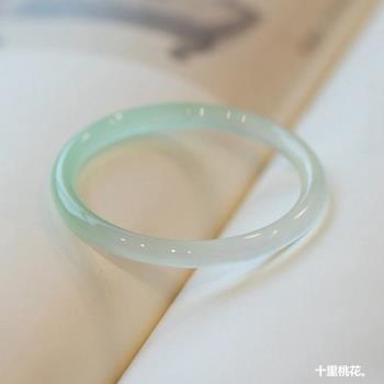 天然冰透玉髓瑪瑙手鐲女簡約淺綠半山半水圓條冰種美人鐲一件代發