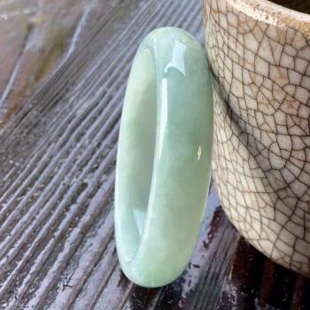 天然緬甸糯冰種翡翠玉手鐲女款冰種淺綠正圈飄花玉鐲翡翠女士玉鐲