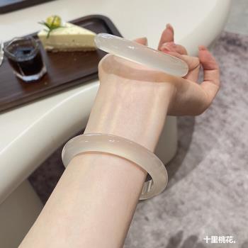 天然高冰瑪瑙手鐲女冰透玉髓鐲子冰種白月光翡翠藕粉玉鐲女款禮物