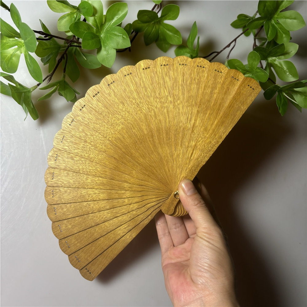 希少金絲楠木 老料使用 折りたたみ扇子 16cm 雲彩紋 浴衣小物 希少
